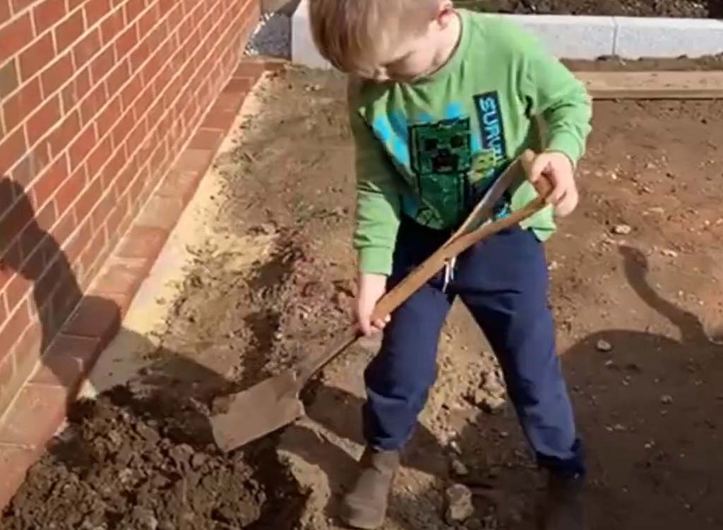 Kids spade for digging from Kent and Stowe,