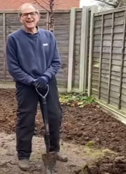 “Thin slivers” says Ken on demonstrating how to dig