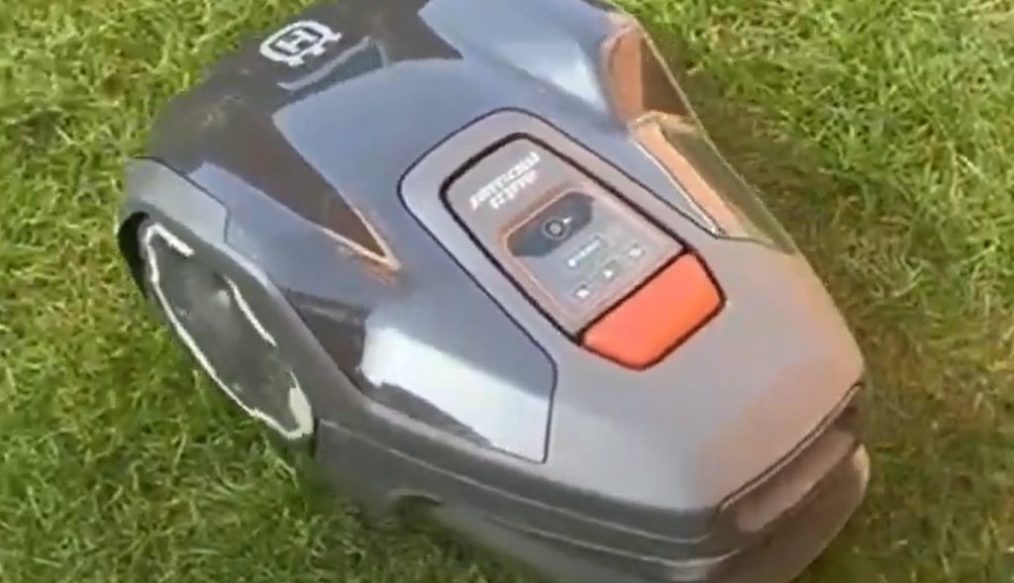 Robot mowers can handle domestic gardens and large fields