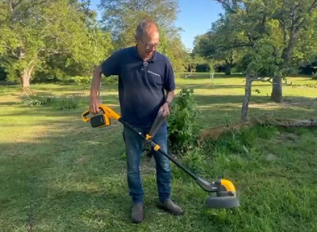 Ken with the Stiga cordless lawn trimmer GT 300e kit.
